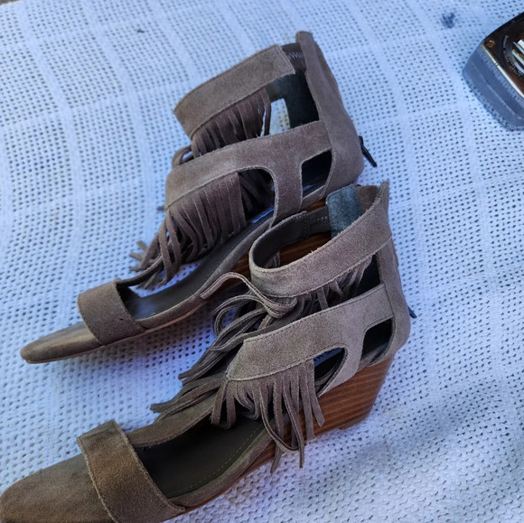 Steve Madden‎ gray Fringe Sandals 7.5 - Picture 6 of 11